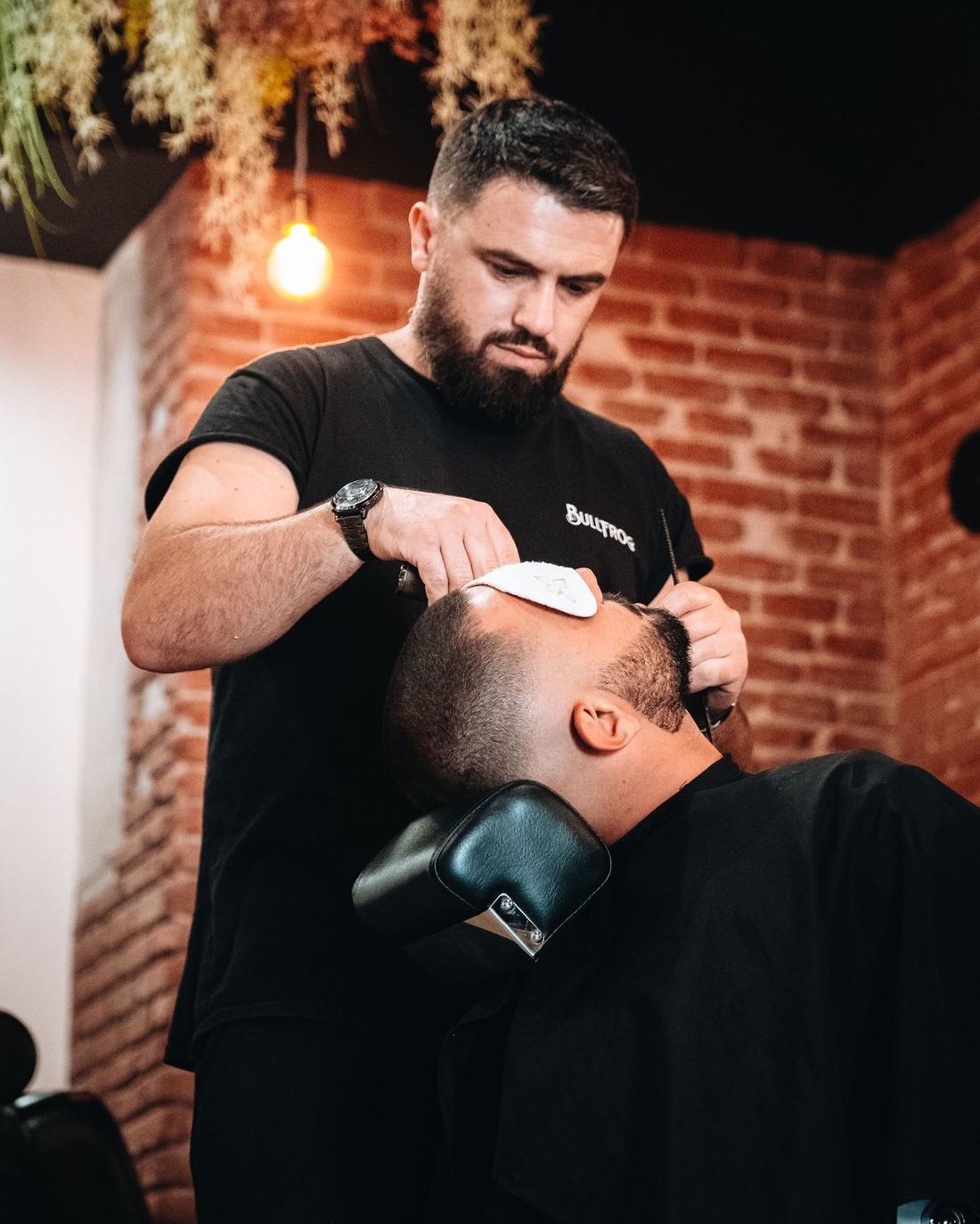 Club Experience: il rituale del barber al lavoro